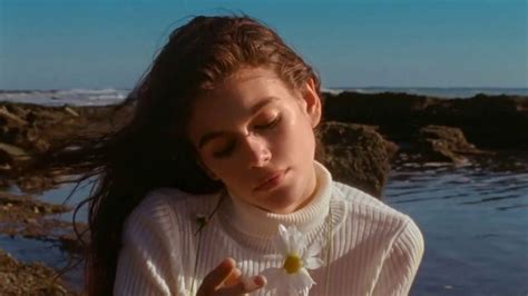Marc Jacobs Daisy Love TV Spot, 'Beach' Ft Kaia Gerber, Song by Sonic Youth created for Marc Jacobs