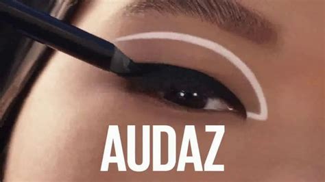 Maybelline New York Tattoo Studio Gel Pencil TV Spot, 'Luce audaz'