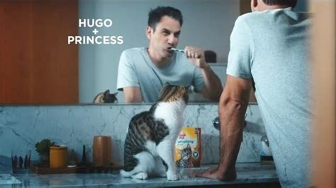 Meow Mix Brushing Bites TV Spot, 'Brushing Teeth' featuring Brandon Paul Eells