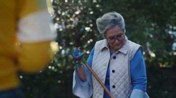 Merge Mansion TV Spot, 'Giving Grandma a Hand'