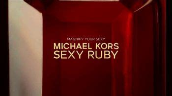 Michael Kors Sexy Ruby Fragrances TV Spot, 'Set de fiestas' featuring Edita Vilkeviciute