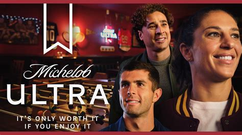 Michelob ULTRA TV Spot, 'Fútbol de mesa' con Guillermo Ochoa, Carli Lloyd, Christian Pulisic featuring Carli Lloyd