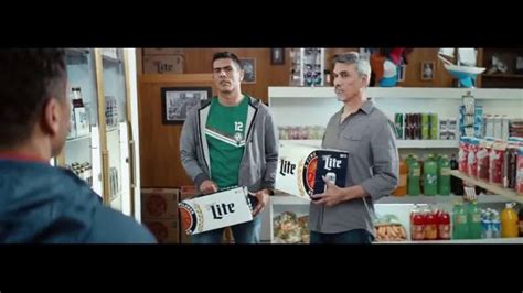 Miller Lite TV Spot, 'Rivalidad' con Oswaldo Sánchez y Cobi Jones featuring Oswaldo Sanchez