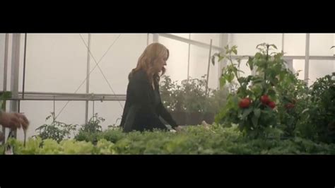Miracle-Gro Performance Organics TV commercial - Sarah: Miracle-Gro Scientist