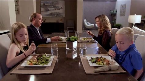 Mobii TV Spot, 'Family Dinner'