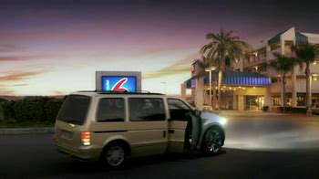 Motel 6 TV commercial - Dejaremos la luz encendida para Omar