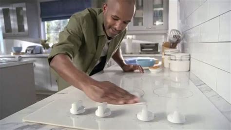 Mr. Clean Magic Eraser TV Spot, 'Cleaning Tip: Kitchen and Bathroom Messes'