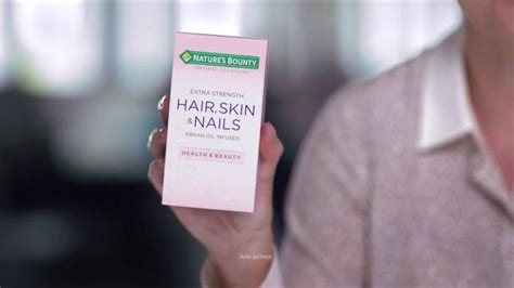 Nature's Bounty Hair, Skin & Nails TV Spot, 'Model' featuring Rique