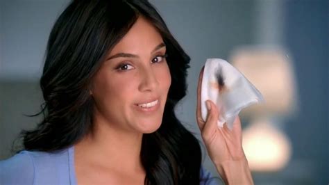 Neutrogena Makeup Remover Towelettes TV Commercial Con Sandra Echeverría created for Neutrogena (Skin Care)