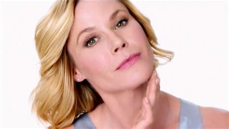 Neutrogena Rapid Wrinkle Repair TV Spot, 'No Hurry' Featuring Julie Bowen