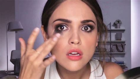 Neutrogena Towelettes TV commercial - Eiza Gonzalez Saves a Smokey Eye Look