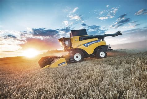 New Holland Agriculture CR Revelation Combine photo