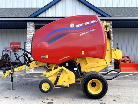 New Holland Agriculture Roll-Belt Round Balers logo