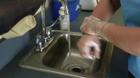 OKeeffes Working Hands TV commercial - Constant Washing: Lip Repair