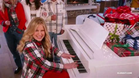 Old Navy TV commercial - Holidays: Last Minute Gifts to Sing About