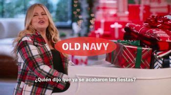 Old Navy TV commercial - La temporada para dar: 75% de descuento con Jennifer Coolidge