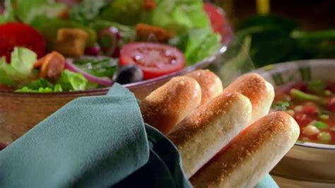 Olive Garden Unlimited, Salad and Breadsticks TV Spot, 'Go'