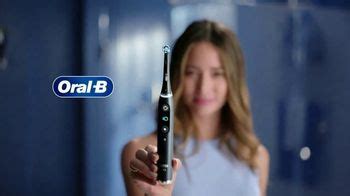 Oral-B iO TV commercial - Lo redondo limpia mejor