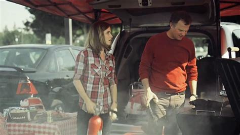 Oscar Mayer Carving Board Pulled Pork TV Spot, 'Tailgating' featuring Sam Carson