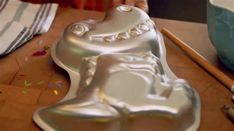 Pam Baking Spray TV Spot, 'T-Rex Mold' created for Pam Cooking Spray