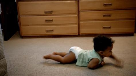 Pampers Cruisers TV Spot, 'Crawling'
