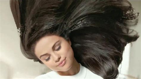 Pantene Pro-V Moisture Renewal TV Spot, 'Fuerza' con Selena Gomez