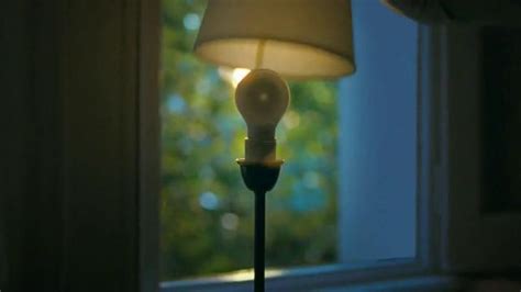 Philips SlimStyle LED Bulb TV Spot, 'Lightbulb'