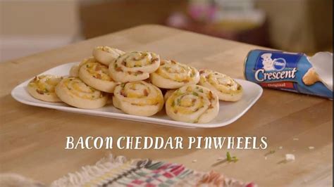 Pillsbury Crescent TV Spot, 'Holiday Bacon Cheddar Pinwheels'