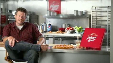 Pizza Hut Bacon Stuffed Crust TV Spot, 'Good News' Featuring Blake Shelton