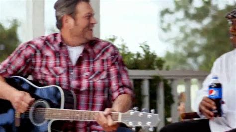 Pizza Hut Barbecue Pizzas TV Commercial Featuring Blake Shelton