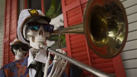 Popeyes TV $5 Ghost Pepper Wings commercial, Banda de esqueletos con Tadasay Young