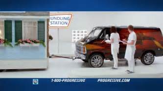 Progressive TV Commercial 'RV Bundling' featuring Kiva Jump