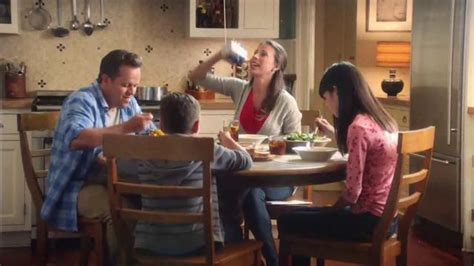 Progresso Soup Vegetable Classics TV Spot, 'Cena con la Familia'