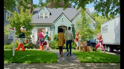 Quicken Loans Rocket Mortgage TV Spot, 'Bathroom' featuring Blaine Anderson
