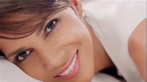 Revlon PhotoReady Airbrush Effect Makeup TV Spot, 'Close' Feat. Halle Berry featuring Halle Berry