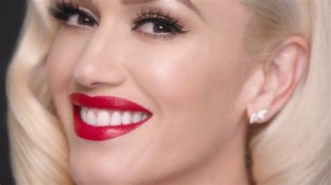 Revlon Super Lustrous Lipstick TV Spot, 'Make a Statement' Ft Gwen Stefani