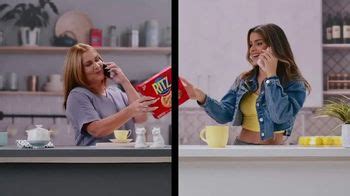 Ritz Crackers TV commercial - Sabores para todos con Clarissa Molina