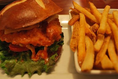 Ruby Tuesday Buffalo Chicken with Blue Cheese Burger logo