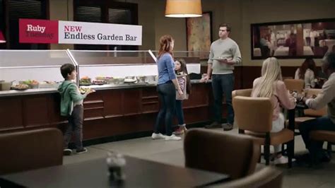 Ruby Tuesday Garden Bar TV Spot, 'Get Creative' featuring Nicole Derseweh