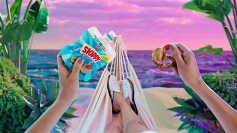 SKIPPY Squeeze Creamy TV Spot, 'Snack How You Please'