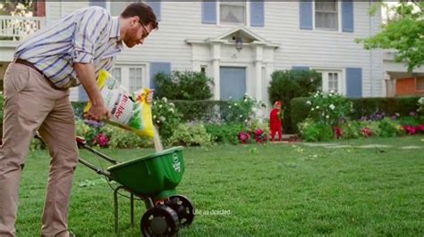 Scotts Turf Builder Weed & Feed TV Spot, 'Evil Weeds' featuring Johnny Ray Gill