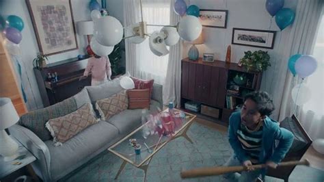 Shipt TV Spot, 'Over-Delivering Delivery: Birthday'