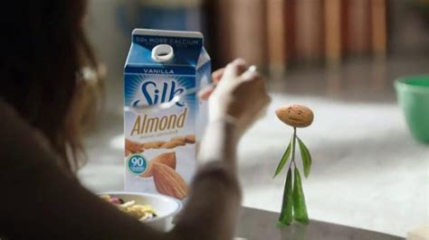 Silk Vanilla Almond Milk TV Spot, 'Popular' featuring William H. Macy
