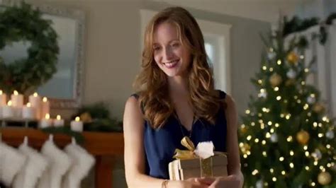 Simon Premium Outlets TV commercial - 2016 Holidays: Save More. Give More.