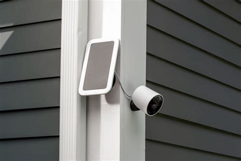 SimpliSafe Wireless Outdoor Security Camera TV Spot, 'Robbert: Extra Layer'