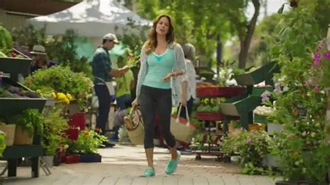Skechers Stretch Fit TV Spot, 'Like Yoga Pants' Feat. Brooke Burke-Charvet featuring Brooke Burke