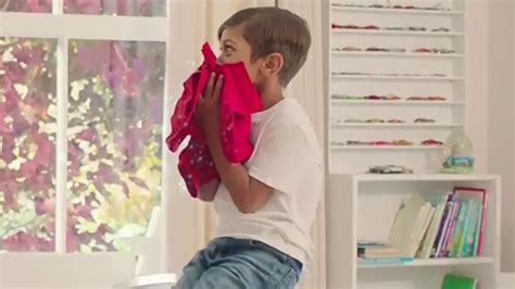 Snuggle Scent Shakes TV Spot, 'Favorite Fragrances' featuring Deshja Driggs-Hall