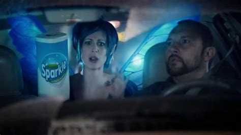 Sparkle Towels TV Spot, 'Taxi Cab' featuring Tracey Petrillo-Smith