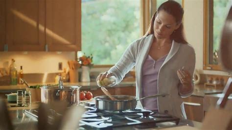 Spice Islands TV Spot, 'Cook With a Star'