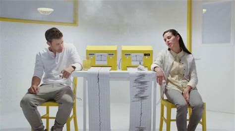Sprint iPhone Forever TV commercial - Ya no tienes que mentir